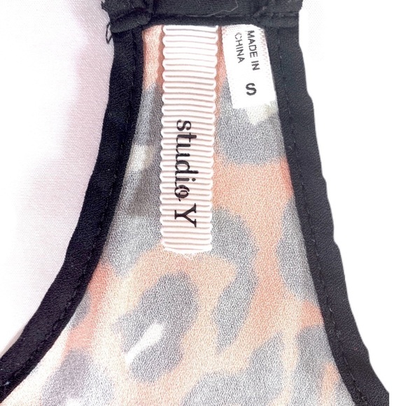 👚 STUDIO Y || Animal Print Tank Blouse- - Picture 2 of 7